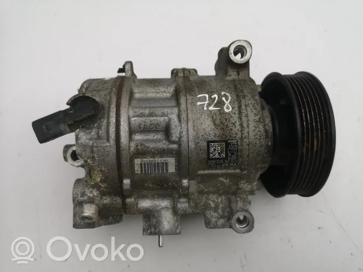 Audi A1 Ilmastointilaitteen kompressorin pumppu (A/C) 5Q0816803D