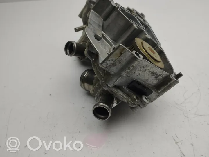 Audi Q3 F3 Pompe de circulation d'eau 05E121117