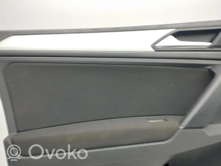 Volkswagen Tiguan Apmušimas priekinių durų (obšifke) 5NC867011F