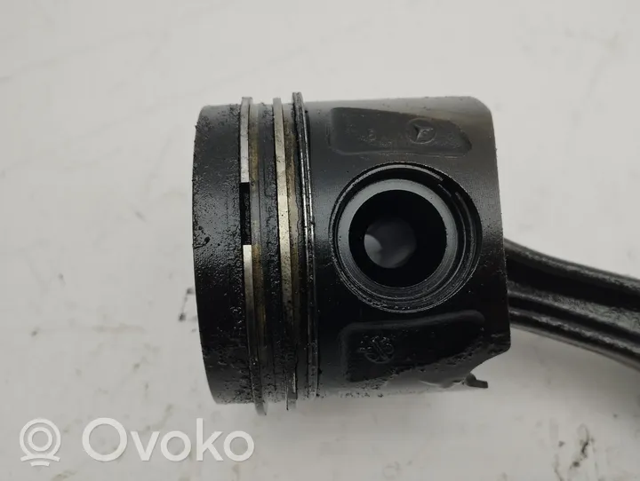 Mercedes-Benz ML W164 Piston with connecting rod 