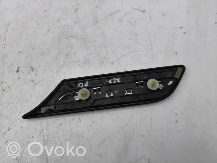 Suzuki Vitara (LY) Listwa / Nakładka na błotnik przedni 7261154P0