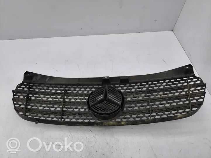 Mercedes-Benz Vito Viano W639 Griglia superiore del radiatore paraurti anteriore A6398800185