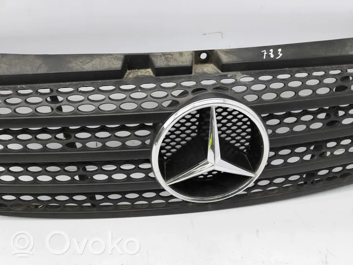 Mercedes-Benz Vito Viano W639 Верхняя решётка A6398800185