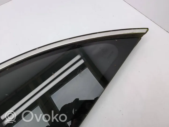 Mercedes-Benz R W251 Fenêtre latérale avant / vitre triangulaire 