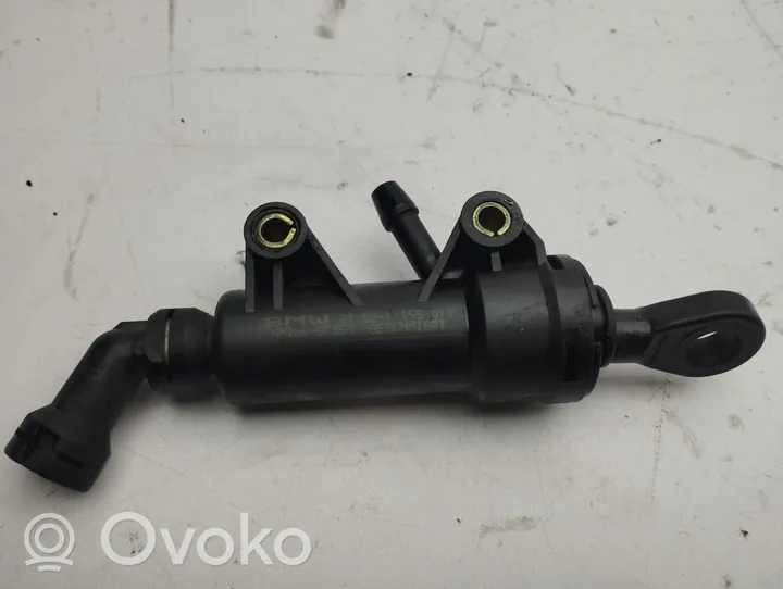 BMW 5 E39 Główny cylinder sprzęgła 21521165010