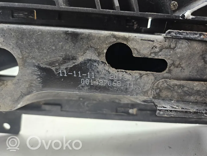 BMW 5 F10 F11 Priekšējā luktura turētājs 51647200794