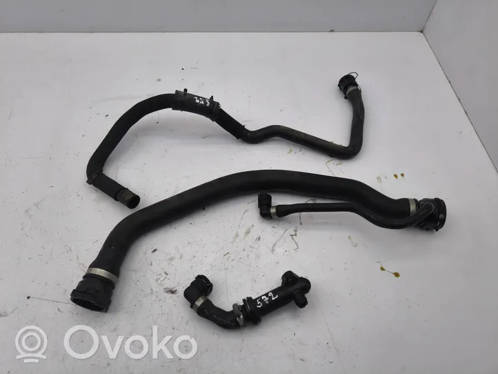 BMW 5 E60 E61 Tuyau de liquide de refroidissement moteur 7787449