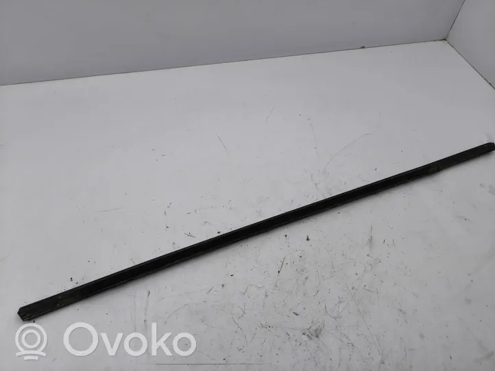 Volvo V70 Rivestimento modanatura del vetro della portiera posteriore 