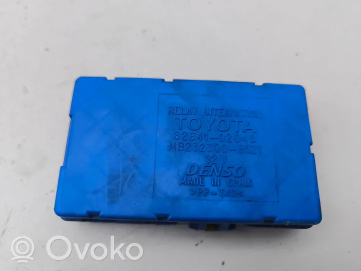 Toyota Corolla E120 E130 Comfort/convenience module 8264102040