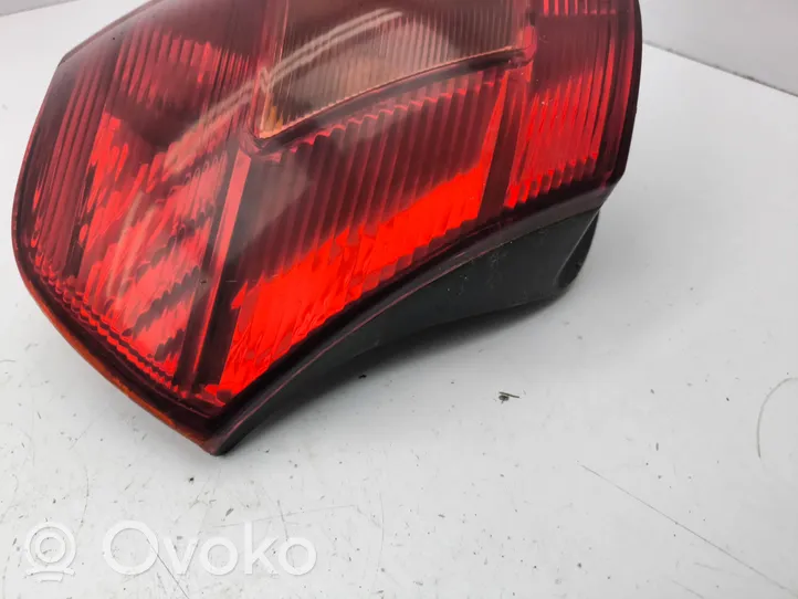 Toyota Corolla E120 E130 Lampa tylna 