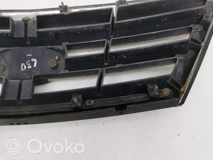 KIA Sorento Front bumper upper radiator grill 