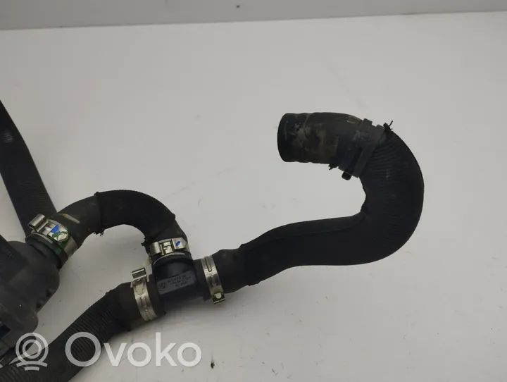 BMW i3 Tuyau de liquide de refroidissement moteur 8385235