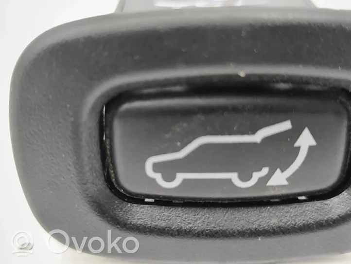 Mitsubishi Outlander Przycisk otwierania klapy bagażnika 
