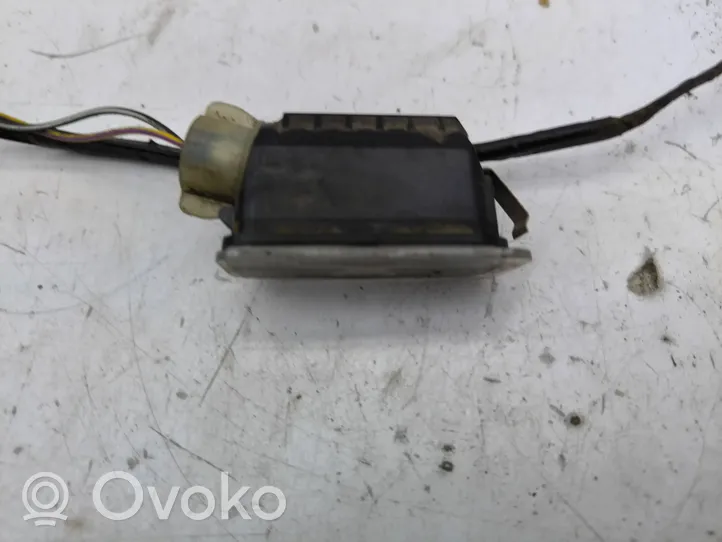 Ford Grand C-MAX Lampa oświetlenia tylnej tablicy rejestracyjnej AM5110E998