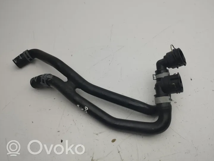 Audi A1 Tuyau de liquide de refroidissement moteur 2Q0121156B