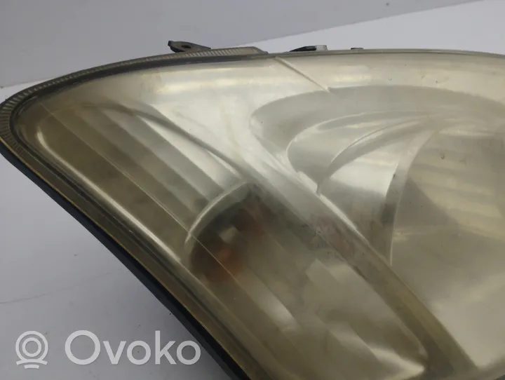 Toyota Corolla E120 E130 Lampa przednia 89006309