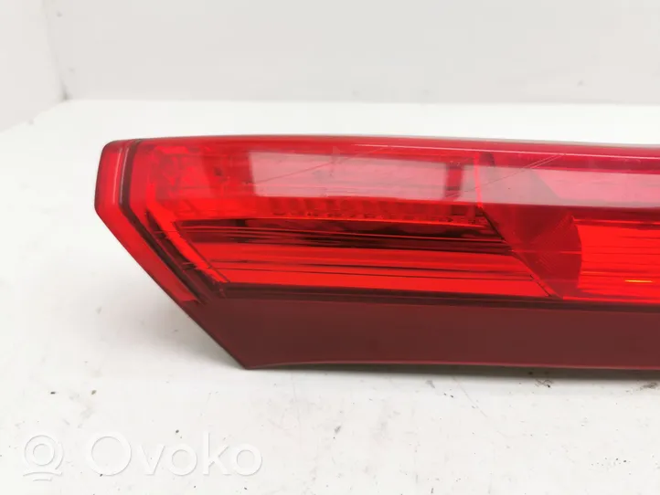 Honda CR-V Lampy tylnej klapy bagażnika 