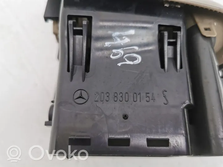 Mercedes-Benz C W203 Boczna kratka nawiewu deski rozdzielczej 2038300154