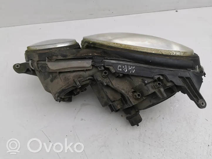Mercedes-Benz E W211 Phare frontale A0028202426