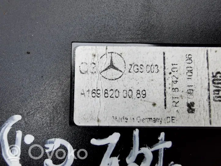 Mercedes-Benz B W245 Amplificatore antenna A1698200089