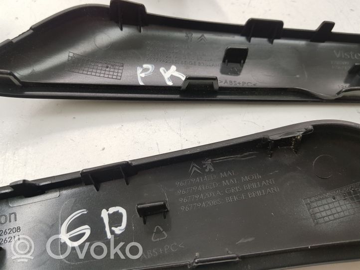 Citroen C4 II Picasso Obudowa klamki wewnętrznej drzwi przednich 96779414ZD