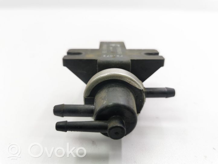 Volkswagen PASSAT B5 Vacuum valve 1H0906627