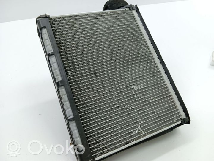 Audi A6 S6 C6 4F Gaisa kondicioniera radiators (salonā) 