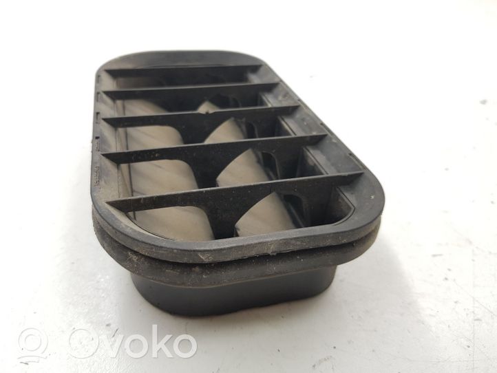 Volkswagen PASSAT B5.5 Quarter panel pressure vent 4A0819181