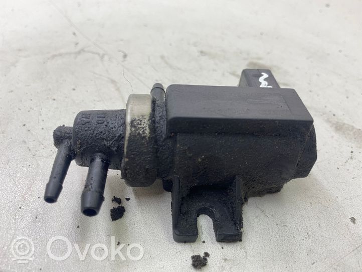 Volkswagen PASSAT B5.5 Vacuum valve 1J0906677