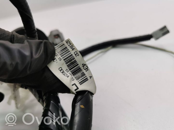 Toyota Auris E180 Faisceau de câbles hayon de coffre 8218402