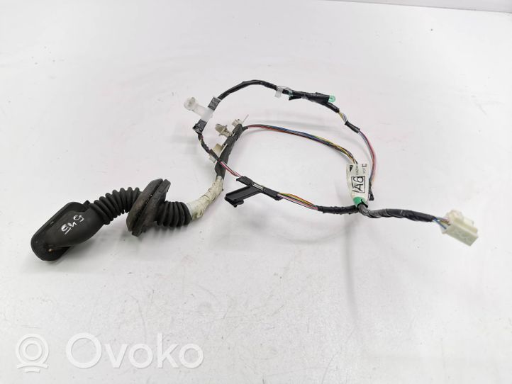 Toyota Auris E180 Проводка задних дверей 8215302