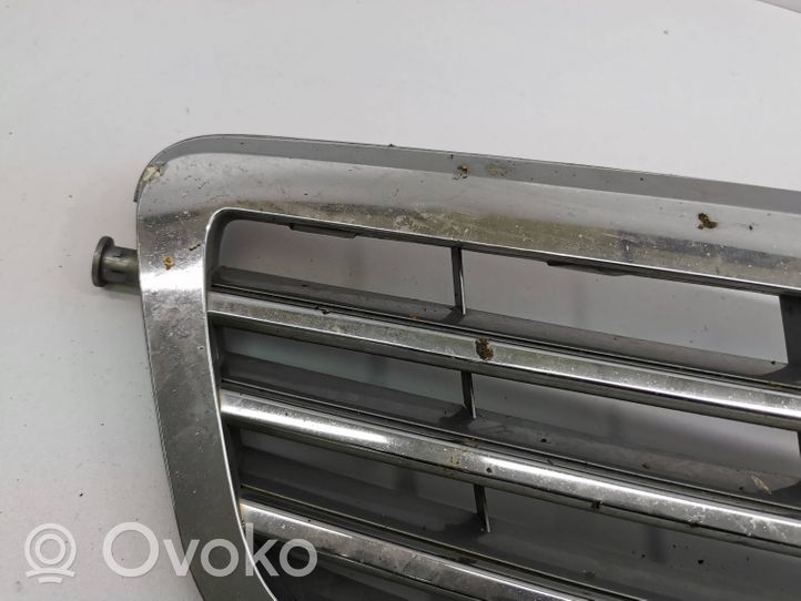 Mercedes-Benz C W204 Maskownica / Grill / Atrapa górna chłodnicy 