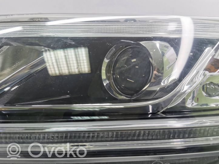Honda CR-V Lampa przednia W2573
