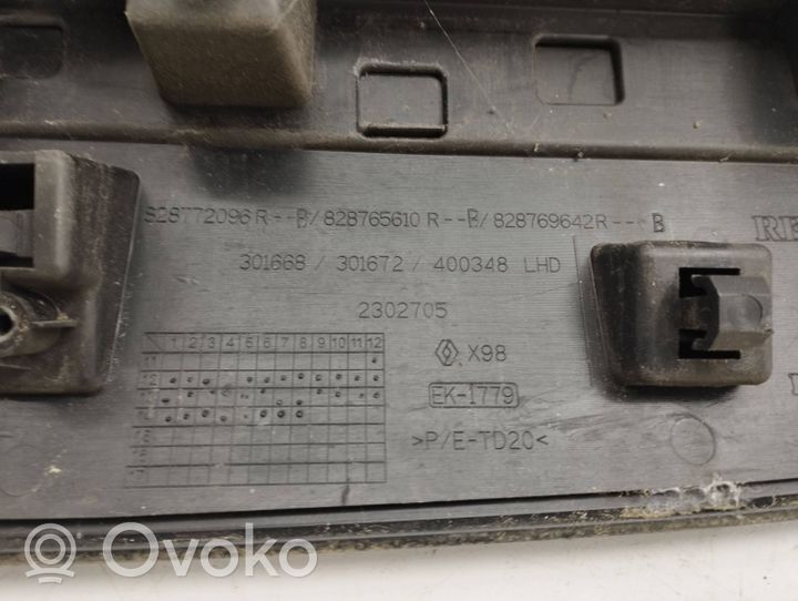 Renault Clio IV Takaoven lista (muoto) 828765610R