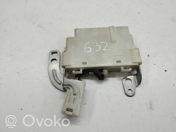 Toyota Prius (XW20) Centralina/modulo chiusura centralizzata portiere 8999247010