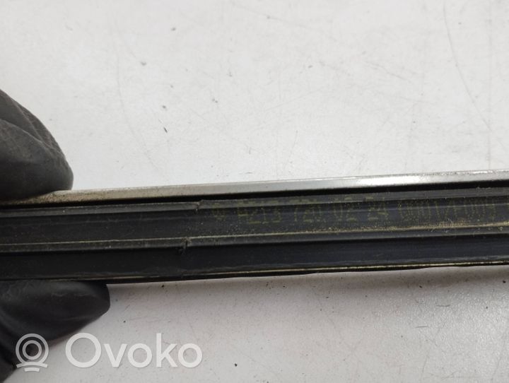 Mercedes-Benz E W213 Rivestimento modanatura del vetro della portiera anteriore A2137200224