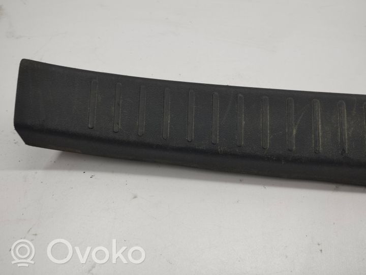 Toyota Corolla Verso AR10 Protector del borde del maletero/compartimento de carga 647160F010