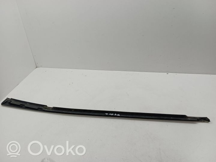 Citroen C5 Aircross Rivestimento modanatura del vetro della portiera posteriore 9819811777