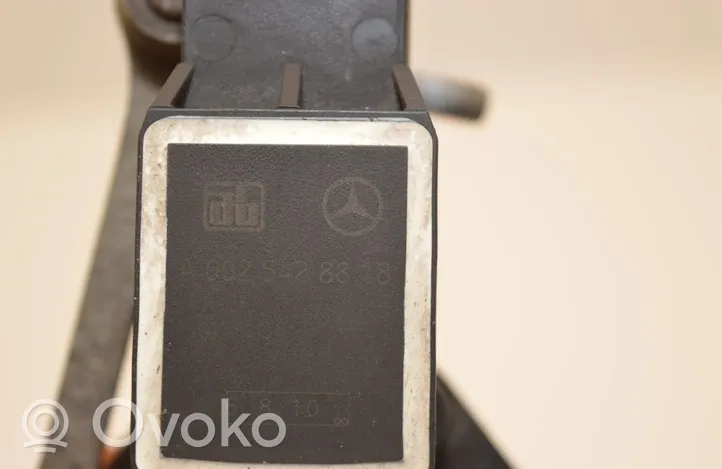 Mercedes-Benz SL R230 Aizmugurē balstiekārtas augstuma sensors A2303200489