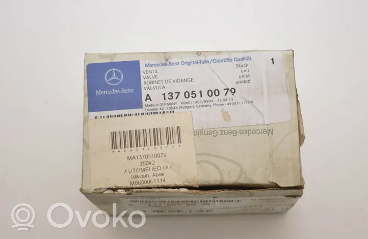 Mercedes-Benz CL C215 Muu sylinterinkannen osa A1370510079