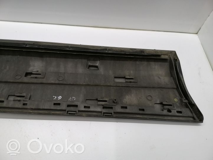 Audi Q7 4L Takaoven lista (muoto) 4L0853969H