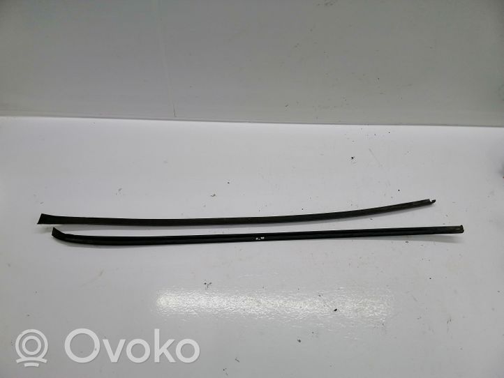 Volkswagen PASSAT B7 Priekinio stiklo apdaila 3C0854328B