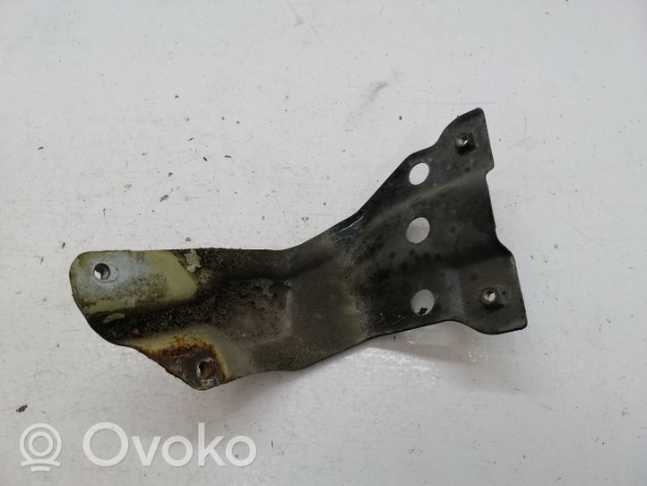 Volkswagen Eos Fender mounting bracket 1Q0821135