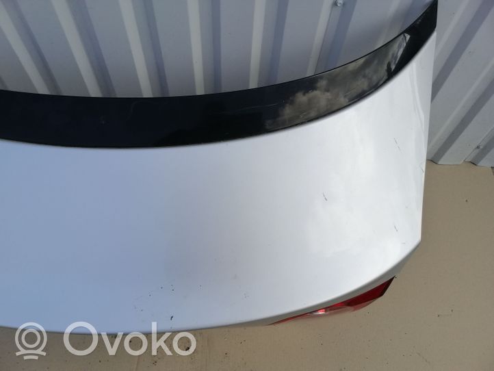 Volkswagen PASSAT CC Takaluukun/tavaratilan kansi 