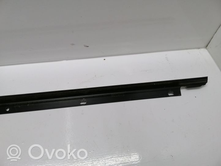 Audi A6 S6 C6 4F Priekinių durų stiklo apdaila 4F0853284E