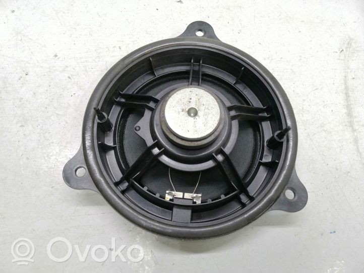 Nissan Qashqai Garsiakalbis (-iai) galinėse duryse 