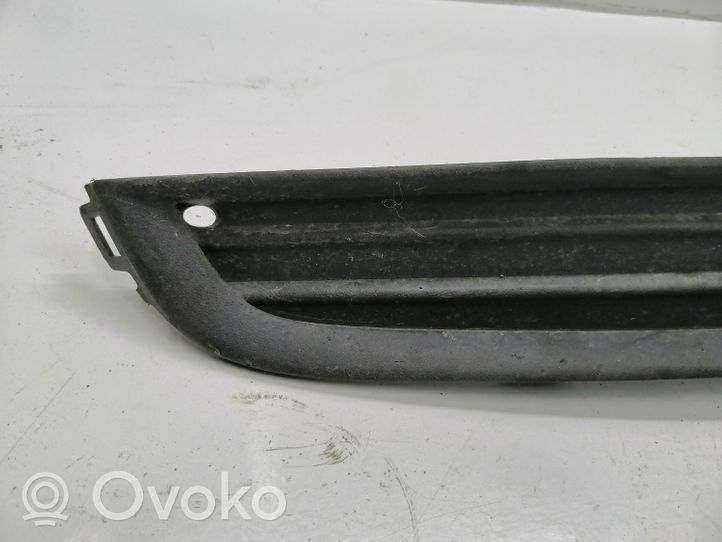 Volkswagen Golf VII Grille inférieure de pare-chocs avant 5G0853666