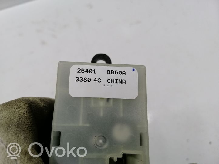 Nissan Qashqai Przyciski szyb 25401BB60A