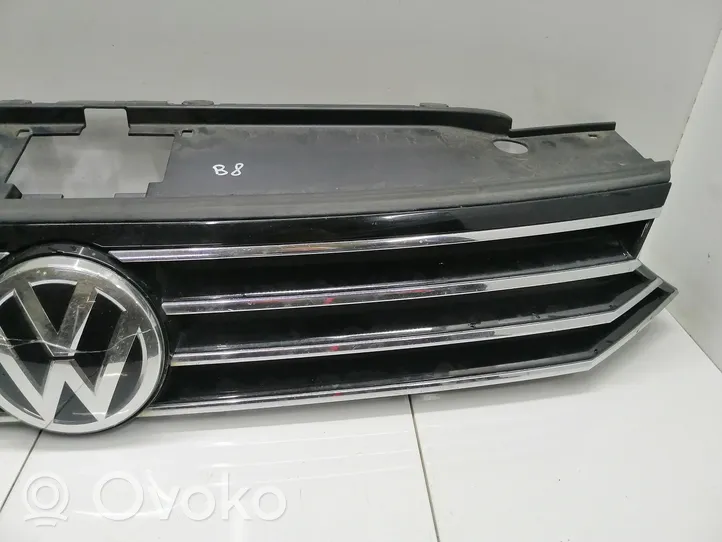 Volkswagen PASSAT B8 Grille calandre supérieure de pare-chocs avant 3C0853653