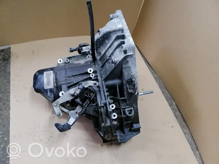 Renault Captur Manual 5 speed gearbox JR5357